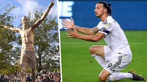 Visa fler idéer om malmö, zlatan ibrahimovic, souvenirer. Ibrahimovic Statue Set On Fire By Angry Malmo Supporters After Hammarby Deal Confirmed Goal Com