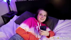 She has sex with her roommate after a bet - XNXX.COM