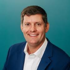 Donna Clune's Instagram, Twitter & Facebook