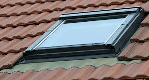Maybe you would like to learn more about one of these? Comment Bien Choisir Vos Velux Toutes Les Infos A Connaitre Mesdepanneurs Fr