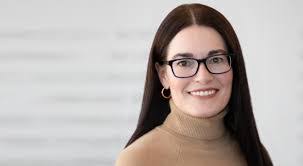 Paulette Frank's Instagram, Twitter & Facebook