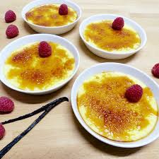 Oetker warten nur darauf, von ihnen entdeckt zu werden. Creme Brulee Vom Bergkase Mit Vanille Rhabarberkompott Rezept Essen Und Trinken