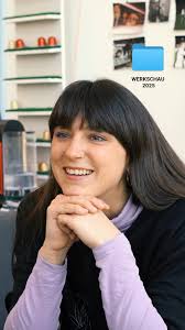 Einige Eindrücke der Studienreise in London mit dem 2.BA. Wir danken für  die tollen Besuche in den Studios und spannenden Lectures. @spin_studio  @royalcollegeofart @studiobergini @graphicthoughtfacility @hamish_muir •  Tomato • Laurent Benner Merci