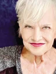 Ellen Travis's Instagram, Twitter & Facebook