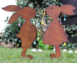 2er Set Gartenstecker Hasenpaar Madchen Und Junge Rost Deko Design Beetstecker Osterdeko Osterhase Tischdeko Os Osternest Basteln Deko Design Gartenstecker