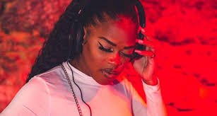 100 DJs mulheres brasileiras que você precisa conhecer