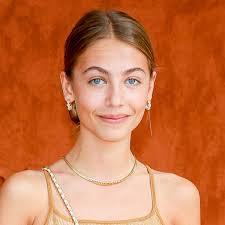 Stella Belmondo : quels sont ses liens avec son frère Paul et sa sœur  Florence ?