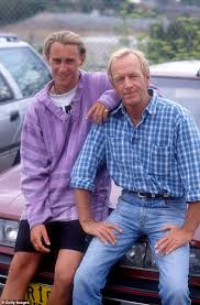 After military life, he began civilian life as a. Paul Hogan Says His Marriages To Noelene And Crocodile Dundee Co Star Linda Kowalski Just Wore Out Aktuelle Boulevard Nachrichten Und Fotogalerien Zu Stars Sternchen
