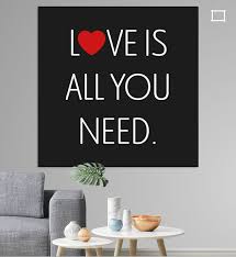 Canvas Met Tekst Love Is All You Need Op Zwarte Achtergrond Van Mike Maes Op Canvas Behang En Meer Zwarte Achtergronden Achtergrond Canvas