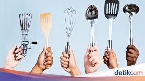 Plastik digunakan untuk membuat pegangan panci masak karena plastik bersifat. Terlihat Mirip Kenali 5 Bentuk Dan Fungsi Sutil Untuk Memasak Ini