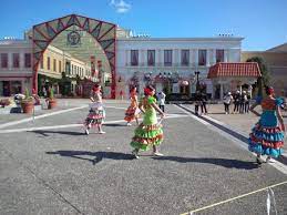 Wikimedia/kajikawa cc by 3.0 entre las decenas de atracciones del parque, se encuentra el bosque de los cuentos, donde se representa la tradición de los. Japon Tiene Un Parque De Atracciones Dedicado A Espana Y Es Tan Maravilloso Como Parece
