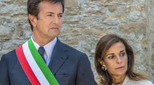 Offering our customers, a wide portfolio of customized and tailored solutions that best suit their needs. Y 3esv7wjynlum