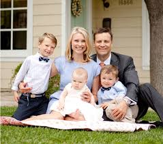 50 Outstanding Examples Of Family Photography Antsmagazine Com Family Posing Family Photography Family Portraits