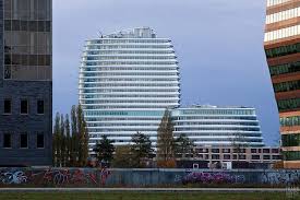 Het Nieuwe Kantoor Van De Dienst Uitvoering Onderwijs En Belastingdienst Duo Groningen In De Volksmond Het Cruiseschip Groningen Gebouwen Stad