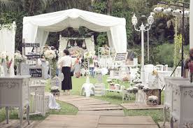 Juanda no.319b, dago, kecamatan coblong, kota bandung, jawa barat. Venue Wedding Outdoor Di Bandung Daily Words