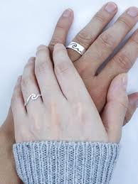 Wave Promise Ring Set His And Hers Matching Ring Couples Etsy In 2021 Promise Rings For Couples Promise Ring Set Matching Couple Rings