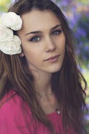 See more ideas about curly hair styles naturally, curly hair styles, hair. Brown Hair Girl Green Eyes White Flowers 750x1334 Iphone 8 7 6 6s Wallpaper Background Picture Image