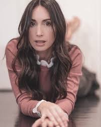 Julia Schott's Instagram, Twitter & Facebook