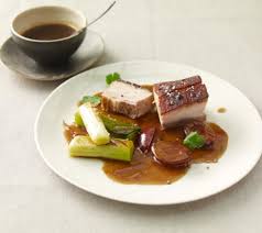 Schweinebauch Mit Pflaumensauce Rezept Pflaumensauce Schweinebauch Lebensmittel Essen