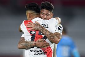 Carrascal, el peso de la 10 y el momento de explotar. River Plate Photos On Twitter Jorge Carrascal Abrazando A Paulo Diaz Y Matias Suarez Copalibertadores