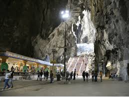 The distance about 15 kilometers from the north of kuala lumpur. Public Bank Batu Caves Bank Muamalat Batu Caves The Temple Cave Or Cathedral Cave Is The Best Known And Biggest Of The Batu Caves Sabsdart