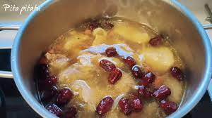 Masukkan kentang dan lobak merah serta sedikit asam jawa; Resep Soup Ayam Kurma Merah ç´…æ£—é›žæ¹¯ Youtube