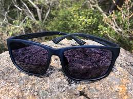 float初の調光レンズ採用サングラスが登場 スピーディーな濃度変化で 運転時も安心 アウトドアファッションのgo out web サングラス レンズ 老眼鏡