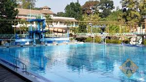 Kolam renang ini diresmikan oleh presiden soekarno pada tahun 1954. Karang Setra Waterland Kolam Renang Legendaris Di Bandung Jejakusaja