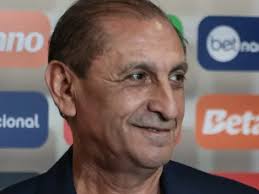 Flamengo quer novo lateral-direito para vaga de Wesley e Martirena, do  Racing, ganha força