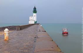 France Seine Maritime Le Treport Phare Et Chalutier Le Treport Le Crotoy Phare
