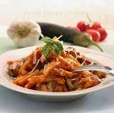 Per preparare la pasta alla norma come prima cosa lavate e asciugate bene la melanzana, spuntatela 1. Pasta Alla Norma
