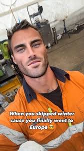 Is it shorts or short shorts today ? 😅