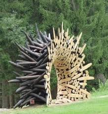Das Ist Schon Kunst Aber Versucht Euch Ruhig Einmal Daran Holzkunst Theoschrauben Holz Diy Outdoor Art Sculpture Art Land Art