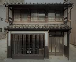 シャッターの故障修理実績40年 ガレージ 車庫 駐車場 倉庫などの故障修理はシャッターのエキスパート中山へ 日本建築 京町屋 モダン建築