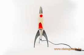 Die leuchten waren in den 1970er jahren beliebte einrichtungsgegenstände zur dekoration und erlebten eine wiederentdeckung in den 1990er jahren. Mathmos Telstar Lava Lamp Vintageinfo All About Vintage Lighting