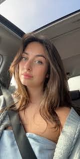 Karen Lenox's Instagram, Twitter & Facebook