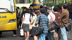 Why are malaysians working in singapore paid less than locals? More Gain More Pain Malaysians Tell The Struggles Of Working In Singapore Mosg