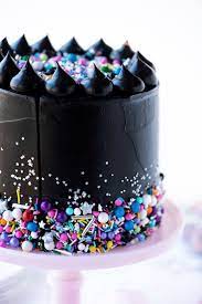 Geburtstagskuchen mit zahl wie alt man wird. Geburtstagskuchen Backen Torte Dekoriert Mit Schwarzem Fondant Und Bunten Streuseln Torten Dekorieren 1001 Ideen Fur Creative Birthday Cakes Cake Easy Cake