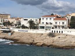 Nous vous proposons une cuisine de terroir à déguster, en fonction du temps, sur notre terrasse surplombant la méditerranée ou dans notre lounge bar. Depuis La Corniche Picture Of Le Petit Nice Passedat Restaurant Gastronomique Marseille Tripadvisor