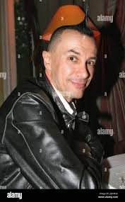 Quick change hi-res stock photography and images