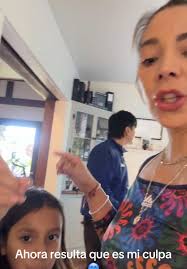 Aquí una alegata ahora yo soy la culpable de que sea grinch jajajaja #risas  #comedia #cura #enojon #culpable #regulocaro #love @Regulo Caro