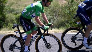 Mark cavendish, a brit from isle of man, is a professional road cyclist who rides for team dimension data. Tour De France Mark Cavendish Siegt Auf 13 Etappe Und Zieht Mit Merc