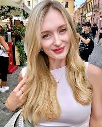 Anna Mitzel's Instagram, Twitter & Facebook