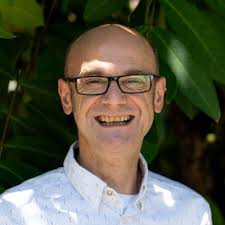 Robin Ellis (@KeeperOfTheCake)