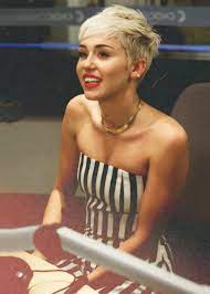 Top Stunning Hairstyles Of Miley Cyrus To Rock In 2020 Short Blonde Pixie Short Hair Styles Miley Cyrus Short Hair