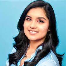 Iris Flores's Instagram, Twitter & Facebook