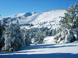 Son domaine skiable s'étend de 1800m à 2200m sur 54km avec 500 canons à neige. Domaine Skiable Station De Ski Font Romeu Pyrenees 2000