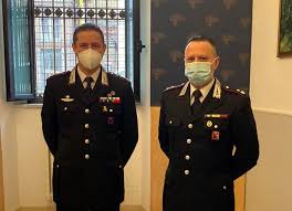 Gradi tubolari, 2 pezzi, di ottima qualità, realizzati in italia per l'arma dei carabinieri. Carabinieri Il Comandante Alessandro Vergine Promosso Al Grado Di Maggiore L Eco