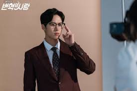Gong myung will be the head of the secretarial team that supports the business management division of siwon's family company. 10 Potret Gemas Gong Myung Aktor Imut Di K Drama Revolutionary Love