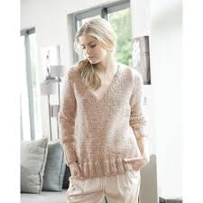 Le pull en col v est un grand classique parmi les joueurs et les fans de football. Modele Pull Jersey Col V Femme Modeles Femme Phildar